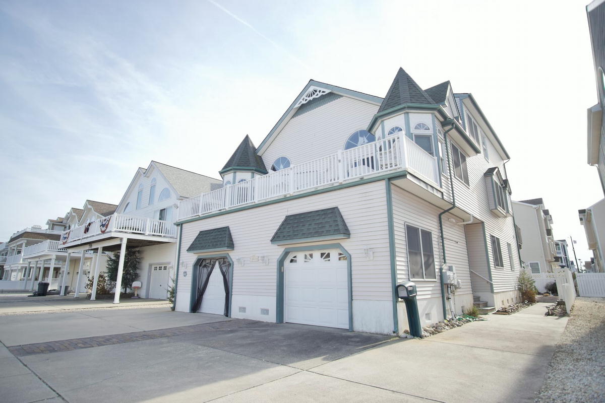 4200 Boardwalk #201 Top